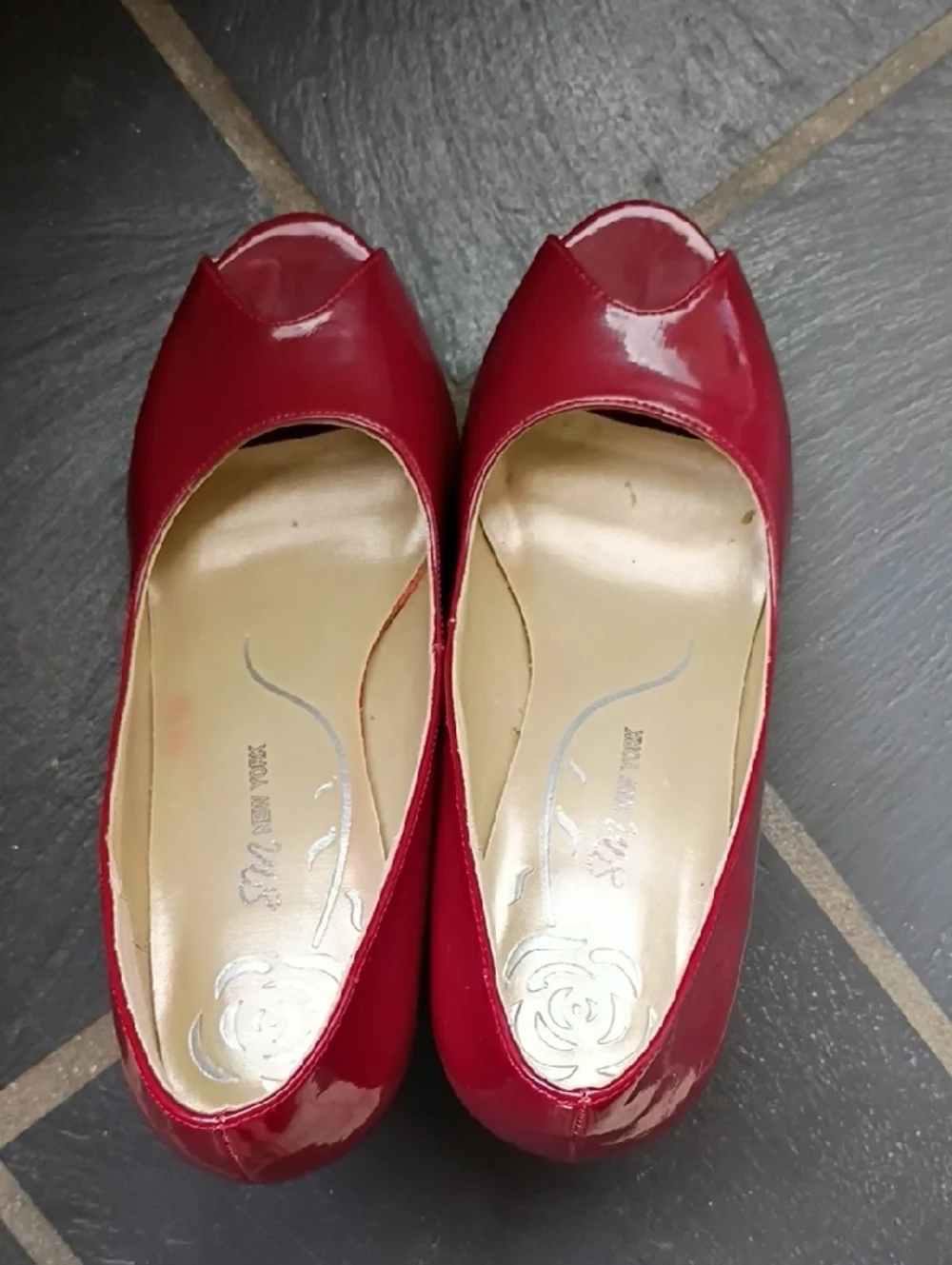 SM New York Red Peep-Toe Patent Pumps | Size 7 - Picture 7 of 7
